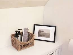In kleine körbe sortieren sie kosmetika, cremes, gesichtsmasken, wattepads und zubehör ein, um jedes teil mit einem griff zu finden. Aufbewahrungsbox Badezimmer Korb Bathroom Aus Rattan