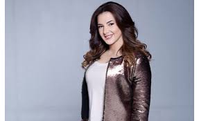 هنأت الفنانة دنيا سمير غانم، شقيقتها إيمي بعيد ميلادها الـ34، الموافق، اليوم 31 مارس. Ø¯Ù†ÙŠØ§ Ø³Ù…ÙŠØ± ØºØ§Ù†Ù… ØªÙƒØ´Ù Ù„Ù†ÙˆØ§Ø¹Ù… Ø³Ø± Ø§Ø±ØªØ¯Ø§Ø¦Ù‡Ø§ Ø§Ù„Ø­Ø¬Ø§Ø¨ Ù†ÙˆØ§Ø¹Ù…
