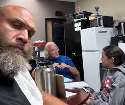 Lee Varga's Instagram, Twitter & Facebook