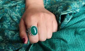 Explication généralement utilisé pour créer la couleur ou son uniformité, pour intensifier ou éclaircir la couleur. La Signification Du Port Des Bagues Boutique Mosaik