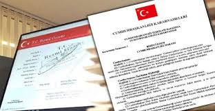 Kararnameyle, hazine ve maliye bakanı ile milli eğitim bakanı yaş üyesi oldu. Ilk Cumhurbaskanligi Kararnameleri Resmi Gazete De