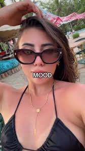 Disfrutando de Camarones en la Playa