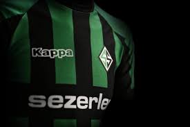 Sakaryaspor taraftarları, takım için yeni bir stadyum tesisi inşa etmek için şehir çapında bir bağış toplama etkinliğine katılıyor. Forma Kultur Auf Twitter Sakaryaspor Un Yeni Sezonda Giyecegi Deplasman Formasi Da Yarin Saat 10 00 Itibariyle Dukkan54 Te Olacak