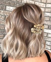 Modern and blonde blunt bob cut, with fine full bangs, look really adorable also classy for young ladies. 50 Blunt Cuts And Blunt Bobs That Are Dominating In 2021 Hair Adviser