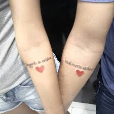 Tatuagem De Casal 80 Opcoes Lindas E Cheias De Amor Tatuagem Casal Tatuagem Tatuagem De Casal Delicada