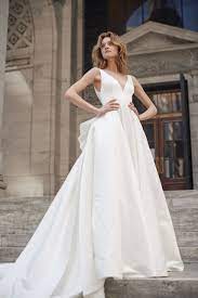 Front Of Bl19102 Monique Lhullier Bow Wedding Dress Wedding Dress Bustle Wedding Dresses