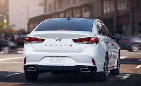 Detailed specs and features for the used 2019 hyundai sonata sport including dimensions, horsepower, engine, capacity, fuel economy, transmission, engine type, cylinders, drivetrain and more. 2019 Vs 2018 Hyundai Sonata Near Charlotte Nc Keffer Hyundai