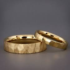 14k Gold Faceted Wedding Rings Set Handmade Textured Faceted Etsy Faceted Wedding Ring Wedding Ring Sets Celtic Wedding Band Set