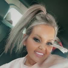 Jessica Dezarn's Instagram, Twitter & Facebook