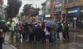 Jun 26, 2021 · cristian camilo vélez murió instantáneamente. En Bogota Vendedores Informales Protestan En El Barrio 20 De Julio La Fm