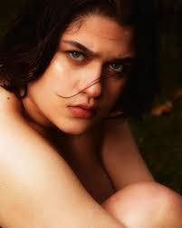 Amanda Dimas's Instagram, Twitter & Facebook