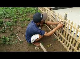 10 contoh pagar rumah keren sebagai bahan inspirasi kalian yang mau bikin pagar rumah. Vlog Pasang Pagar Bambu Di Halaman Depan Merrymaycury Youtube