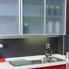 Alterner vitrines et façades fermées. Vitrine En Verre Coulissante Pour Placard De Cuisine Quincailleriecuisine Fr