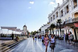 Набережная ялты является старейшей пешеходной улицей города. Naberezhnaya Yalty Budet Sostavlyat Dva Kilometra Avdet Org