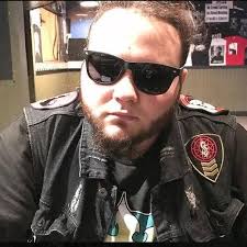 Avery Owen's Instagram, Twitter & Facebook