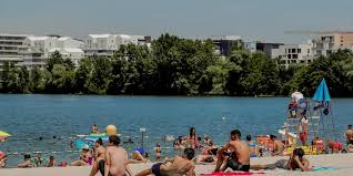 Maybe you would like to learn more about one of these? Bordeaux La Plage Du Lac A Deja Rouvert