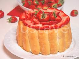 Charlotte aux fraises, mascarpone et fromage blanc. Recette Charlotte Aux Fraises Legere Au Fromage Frais Et Aux Morceaux De Fruits La Recette Gustave