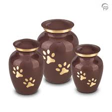 Weighing in at eight pounds, this is an excellent lightweight, portable option. Hu 197 S Metal Pet Urn Small Funeral Products B V
