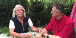 Supporteur invétéré de l'olympique de marseille. Video Quand Jean Lassalle Trinque Avec Rene Malleville