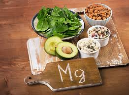 Lo troviamo in tutti i vegetali a foglia verde, specialmente di colore scuro. Magnesio Proprieta Carenza E Alimenti Che Ne Sono Ricchi