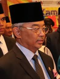 His father is the current head of state of johor. Abdullah Of Pahang Wikipedia