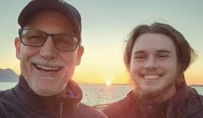 Tim Montague reiser til Norge for å søke etter sønnen som er savnet i  Ålesund