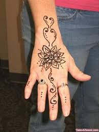 What you'll love about making your own henna is that you get to customize the scent and consistency exactly how you like it! Henna Flower Tattoo On Hand