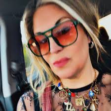 Last year at this time, I saw this photo and was like…time to get in  shape…so started my keto journey Jan. 1. and rhe gym a few months ago.  Before and my