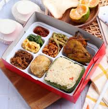 Usaha rice box atau nasi kekinian kini semakin menguntungkan saja. Pesan Nasi Box Bandung