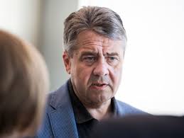 Der aufsichtsrat der deutsche bank ag bestellt, überwacht und berät den vorstand und ist in entscheidungen, die von grundlegender bedeutung für die bank sind, unmittelbar eingebunden. Sigmar Gabriel Ex Spd Chef Wird Aufsichtsrat Der Deutschen Bank Manager Magazin