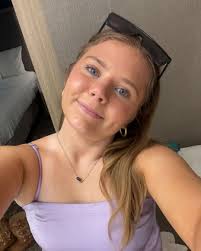 Hi! My name is Claire Hammer and I'm from Apex, NC. ! I'm committed to UNCW  planning to major in Biology or Pre-Med. I love music (Lana Del Rey,  Laufey, Lady Gaga,