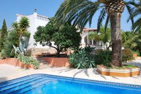 Stattdessen müssen rasen, blumen, bäume und sträucher regelmäßig gepflegt werden. Ferienhaus Calpe Fur 7 Personen Zu Mieten Gesucht Ferienhauser Spanien Costa Blanca Calpe Reichelt