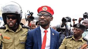 Bobi wine azudde omuvubuka eyamuyambye nga polisi emuyigga !!! Ugandan Presidential Candidate Bobi Wine Released On Bail Peoples Dispatch