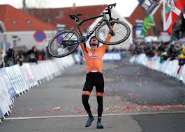 Pijn de pijn voelt van der poel, voor wie zilver of brons niet telt, nog steeds. Veldritkrant Be Nieuws De Kers Op De Taart Is Er Voor Mathieu Van Der Poel