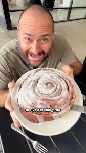 The viral Dubai Chocolate hits Baskin Robbins as an ice cream bar! 💚 Who  cares if winter's about to hit, this cold treat is worth the chills bc it's  just that good!