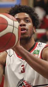 Kameron Chatman rozhodl touto trojkou 0.1s před koncem o triumfu BK  Pardubice 79-76 na palubovce vicemistrů BK ARMEX Děčín! 😎 Beksa is