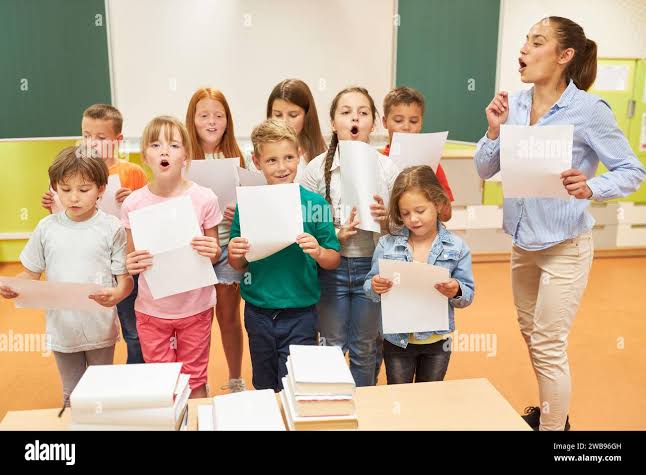 Children singing classroom hi-res stock photography and images - Alamy