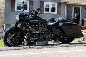 Pin By Jesse Oropeza On Harley Davidson Motorcycles Road King Harley Davidson Motorcycles Fatboy Harley Bikes Harley Davidson Pictures