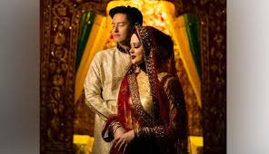 Namun perjuangan dan kegigihan keduanya mampu meluluhkan hati orang tua cut meyriska hingga mereka akhirnya memberikan restunya. Usai Nikah Cut Meyriska Protes Roger Danuarta Kurang Romantis Seleb Tempo Co