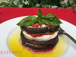 Come preparare le melanzane al forno con pomodoro e mozzarella. Torrette Di Melanzane E Mozzarella Con Pomodoro E Basilico Cuginette Sul Gateau