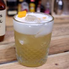 How To Make An Amaretto Sour Recipe Amaretto Sour Amaretto Sour Cocktail Sour Cocktail