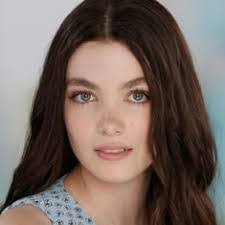 Elizabeth Hunter's Instagram, Twitter & Facebook