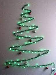 Kreasi pohon natal tkpaud jika anda tidak ingin menguras kantong anda maka gunakanlah bahan kayu bekas sebagai alterna… Kumpulan Ide Dekorasi Pohon Natal Pada Dinding Tondanoweb Com