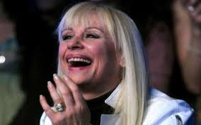 Dei suoi nipoti raffaella carrà ha parlato in molte occasioni, descrivendoli come la sua famiglia o come i figli che non ha mai avuto. S9kx5adlydzrom