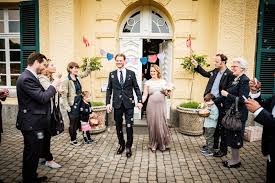 Zudem treibt die wohnstätte krefeld mehrere quartiersentwicklungen voran. Hochzeit Burg Linn Hochzeitsfotograf Krefeld