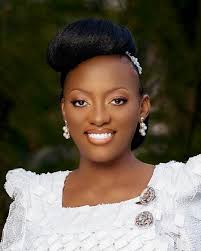 robyn.candy kukyala Makeup; @beatsbyderykmakeup Hair & Accessories;  @beatsbyderykmakeup 📸 @wilberphotography . . #makeup #makeuptutorial  #makeuplooks #makeupartistsworldwide #makeuplove #highlights #contouring  #blush #nosecontour #pose #art #lipart ...