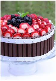 Our chefs will show you how to cook and and bake the smart way, with endless. Kit Kat Cake With Strawberries Cakewhiz