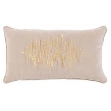 Cuscino ludovica cuscino in color oro realizzato in pelliccia ecologica misure: Fodera A Cuscino In Velluto Ricamato Beige E Dorato 30 Cm X 50 Cm Thanya Maisons Du Monde