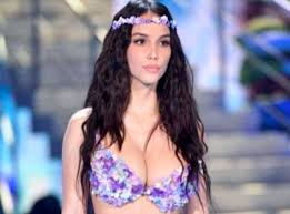 Paola di benedetto è stata eliminata nella puntata di ieri de l'isola dei famosi 2018: Paola La Madre Natura Dall Isola Dei Famosi A Caserta Eventi A Caserta