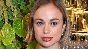 Prince William's cousin Lady Amelia Windsor stylishly twins with rarely  seen sister